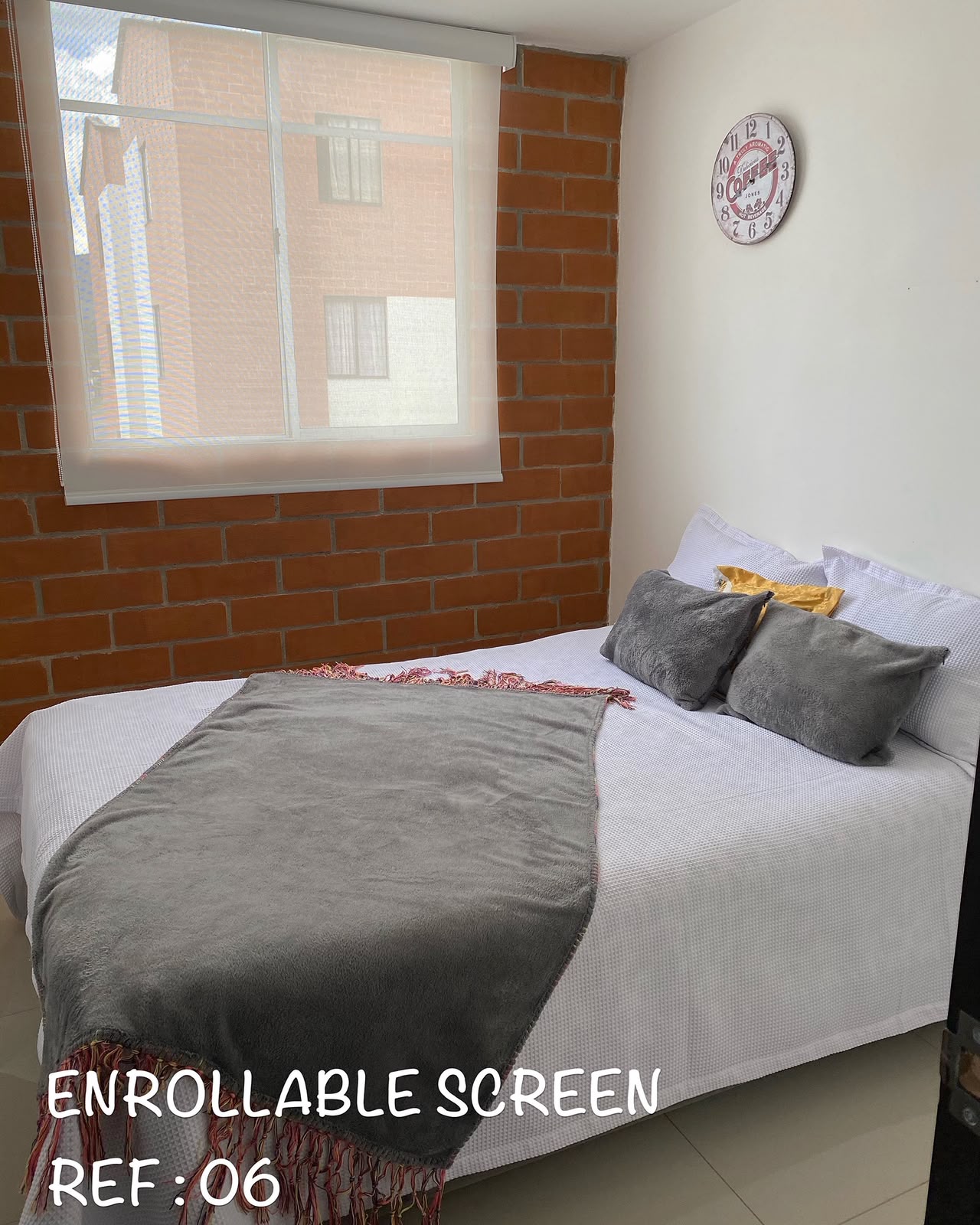 Enrollable screen 3